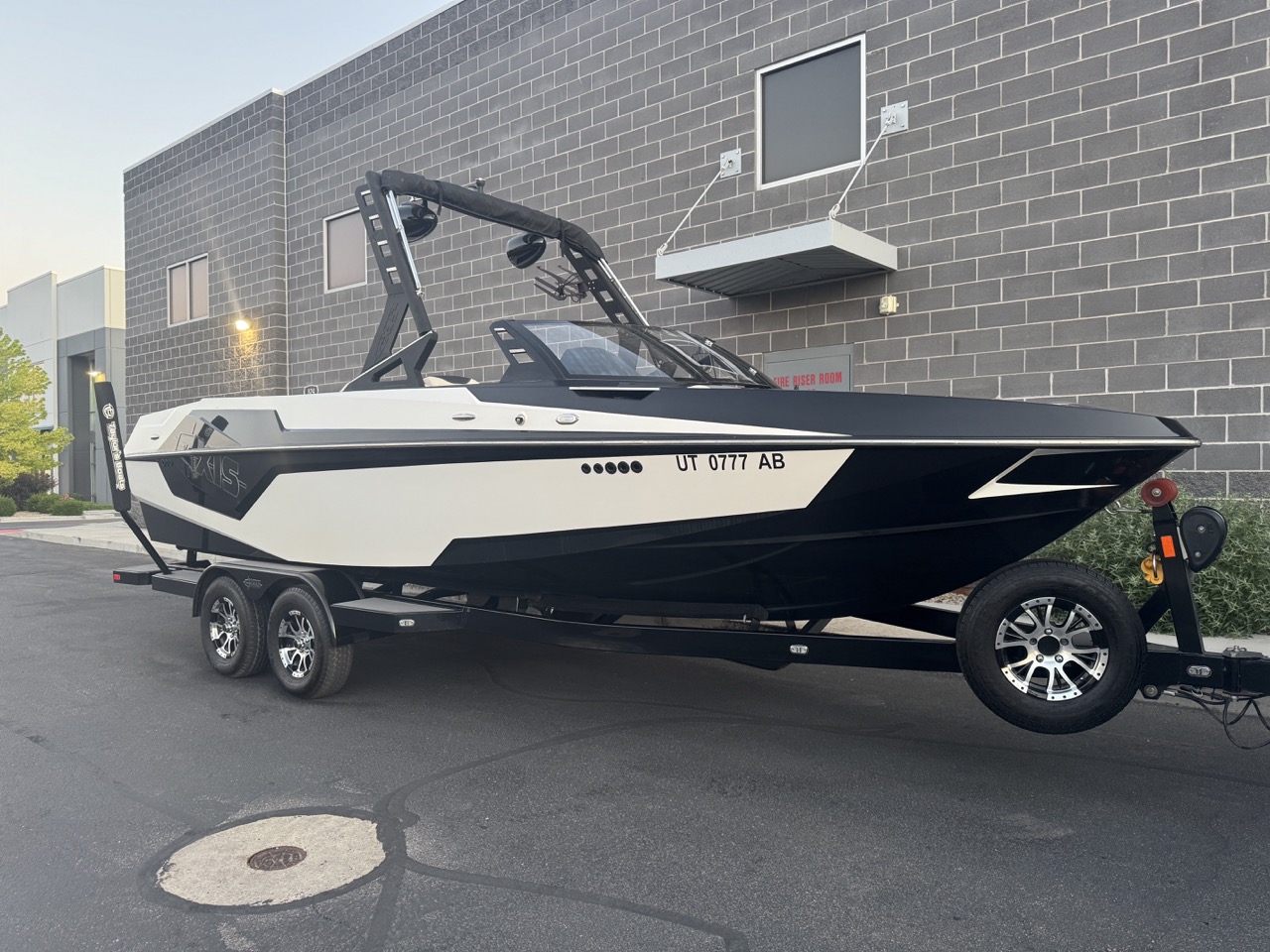 2019 Axis T23 Low Hours comes with all Gear Icon